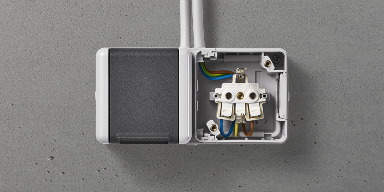 Doppelsteckdose mit Trennsteg bei WEITZ Elektrotechnik GmbH in Seligenstadt